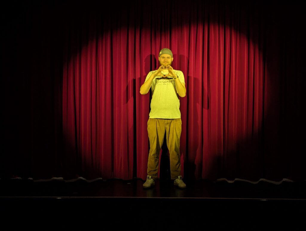 Achtsam-Morden-Herz (c) Stör & Fried Theater